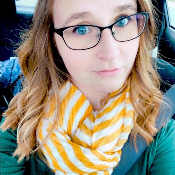 Meet your Posher, Danielle - Picture 2 of 2